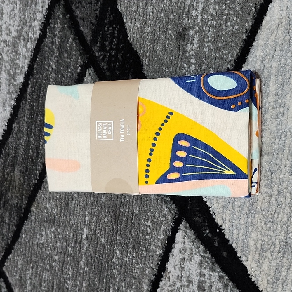 RELAX & RADIATE CRATE BEE BUTTERFLIES DESIGN SET-OF-2 TEA TOWELS 18"X23"